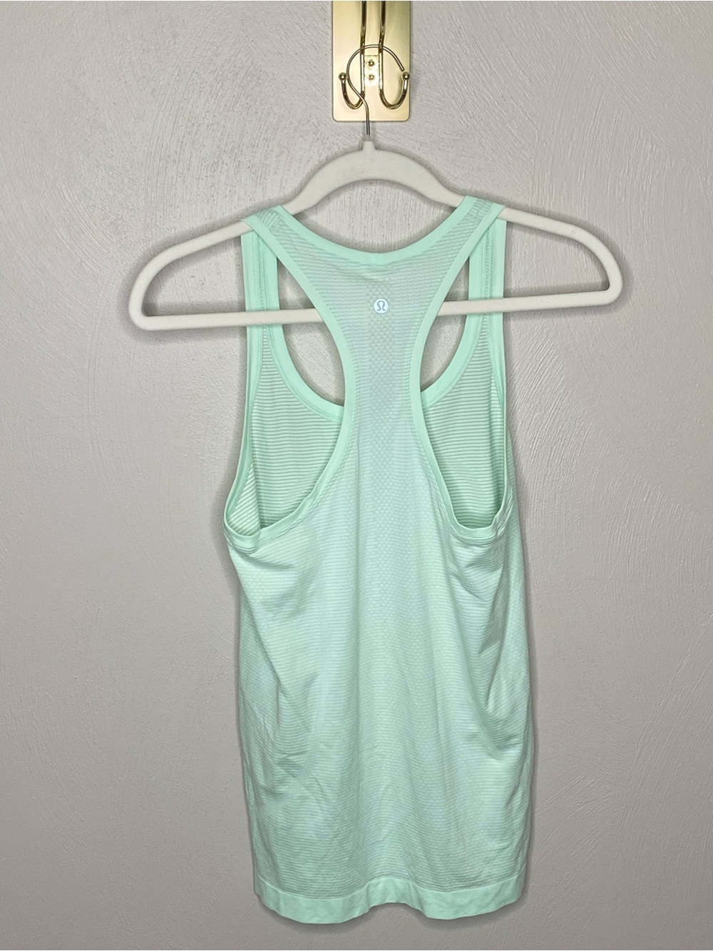 LULULEMON Swiftly Tank size 6 - worn once - excellent condition! Mint color - Picture 4 of 5